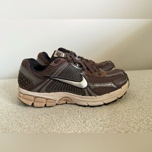 Nike Zoom Vomero 5 Women's Size 8.5 Baroque Brown/Orewood Hemp FN6742-201